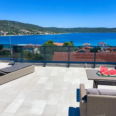 Emina Penthouse, Beautiful 2 Bedroom In Sevid, Croatia Apartman Sevid