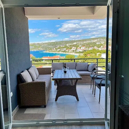 Emina Penthouse, Beautiful 2 Bedroom In Sevid, Croatia Sevid