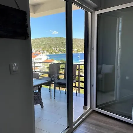 Emina Penthouse, Beautiful 2 Bedroom In Sevid, Croatia